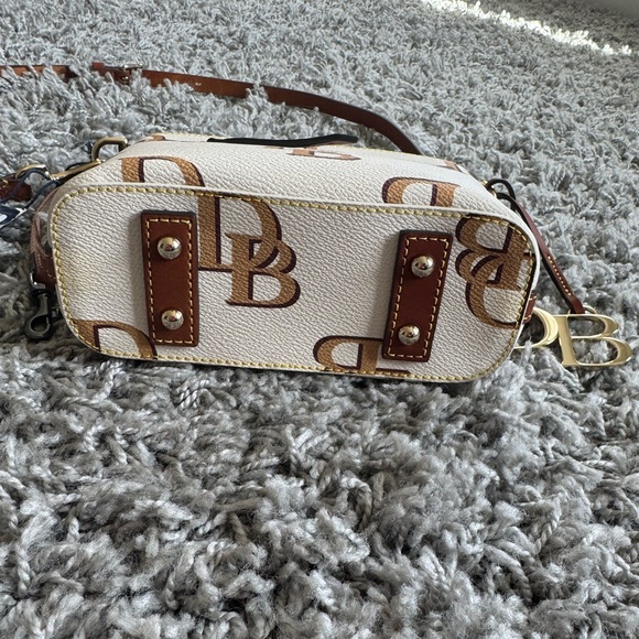 NWT Dooney & Bourke Monogram White Crossbody - Picture 3 of 9